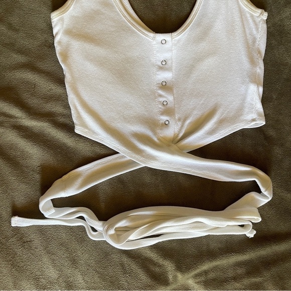 Olivaceous Ivory Ribbed Knit Crop Top - Picture 3 of 7